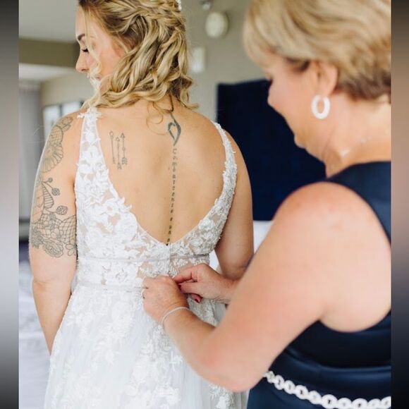 Elegant White Lace Evening Gown - Picture 6 of 13